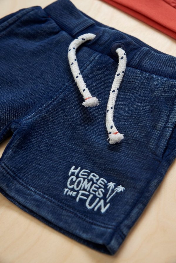 Shorts "Here comes the fun" von Feetje